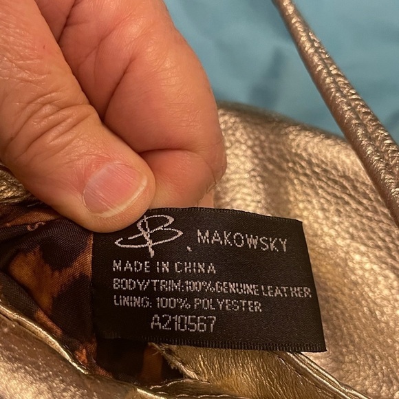 B. Makowsky gold, mini bag wedding convertibleCrossbody & wrist, lots of pockets - Picture 3 of 10